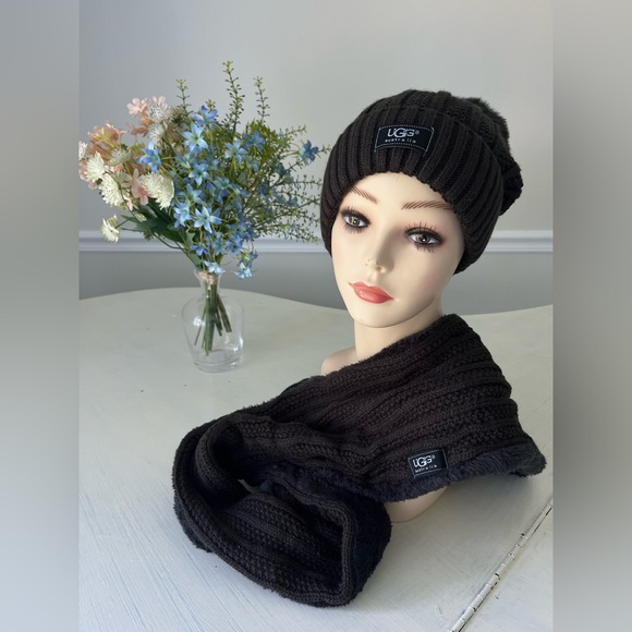 UGG Charcoal Knit Beanie and Scarf Set - Picture 1 of 2